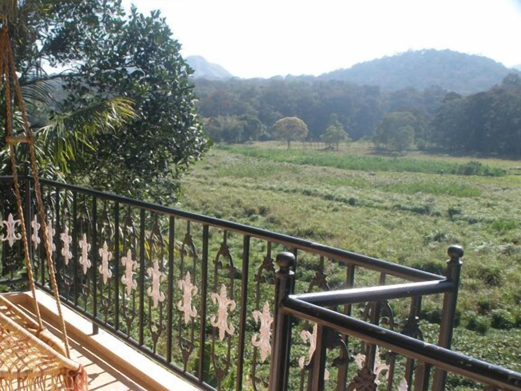 Jungle Palace Homestay Thekkady Exterior foto