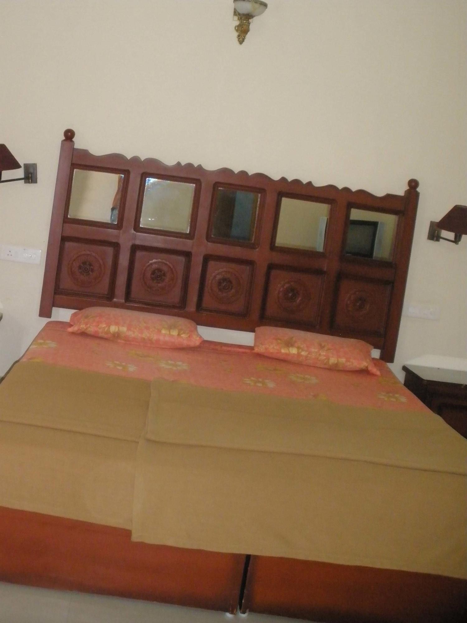 Jungle Palace Homestay Thekkady Exterior foto