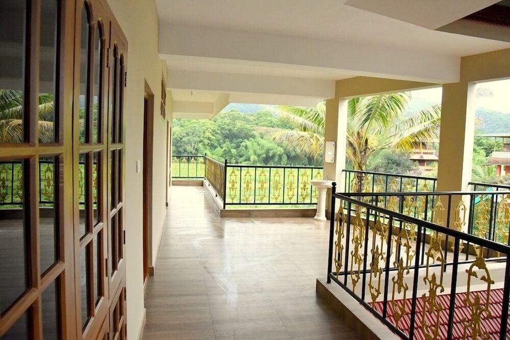 Jungle Palace Homestay Thekkady Exterior foto