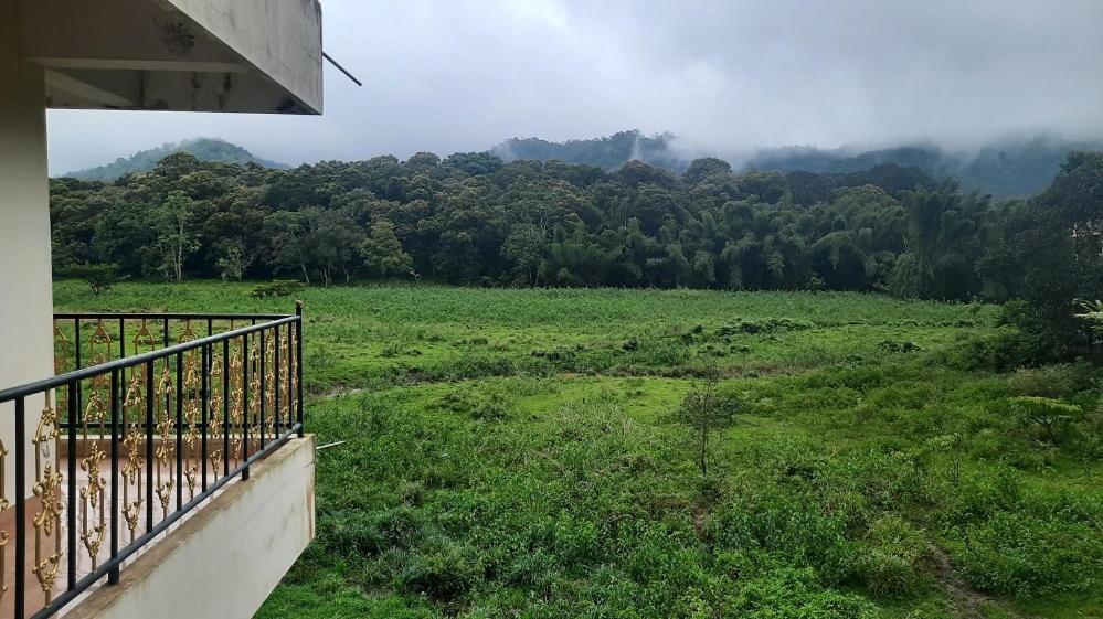 Jungle Palace Homestay Thekkady Exterior foto