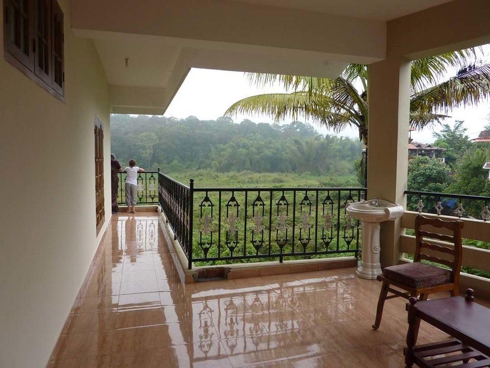 Jungle Palace Homestay Thekkady Exterior foto