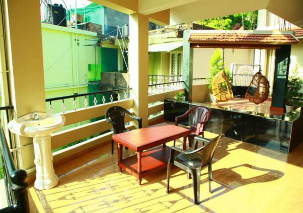 Jungle Palace Homestay Thekkady Exterior foto